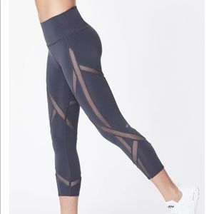 Hi waist laced Capri-color gray- size small